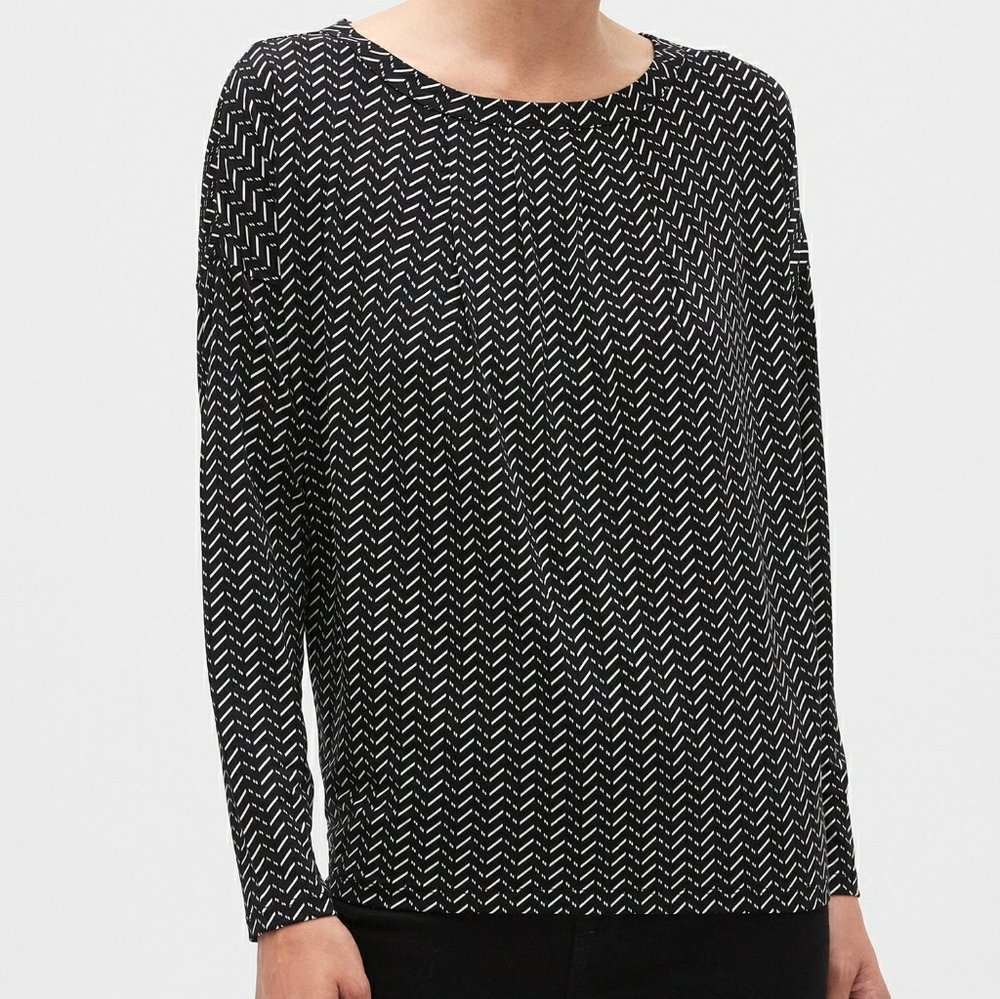 Banana Republic crewneck pleated printed top, large, black/ white